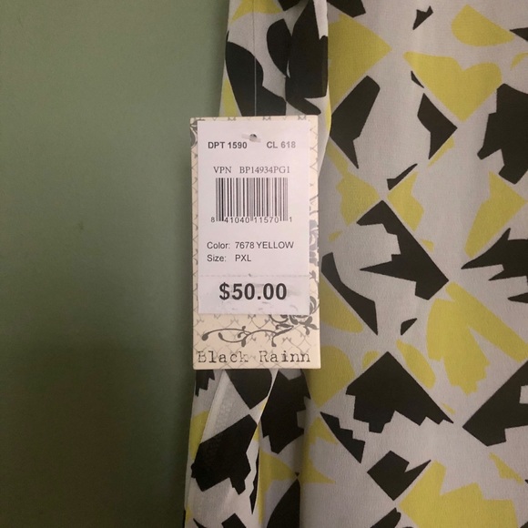 NWT Short Sleeve Blouse Shirt Geometric Pattern - Picture 5 of 8